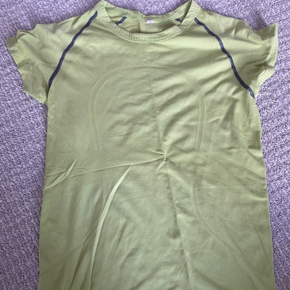 LULULEMON top